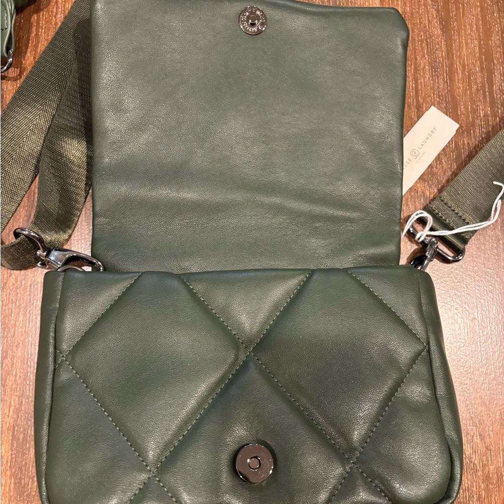 Chinese Laundry Quilted Handbag w/ removable & adjustable crossbody/hand strap - Picture 4 of 5